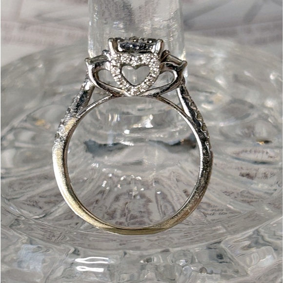 Jewelry - OVER 1 CTW DIAMOND RING SET WITH DIAMOND HEART ON THE SIDES.